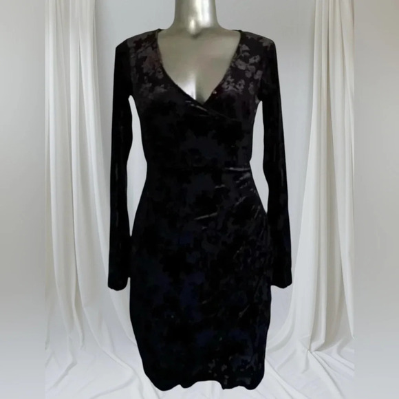 FREE 🆕Black Textured Velvet Dress - Picture 1 of 13